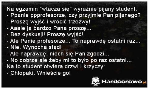 Na egzamin wtacza się wyraźnie pijany student - 1