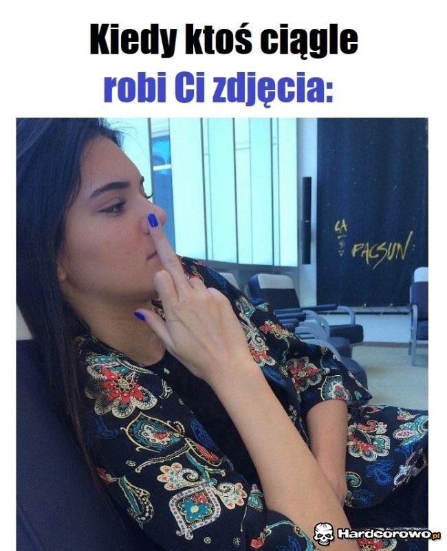 Kiedy ktoś ciągle robi Ci zdjęcia - 1