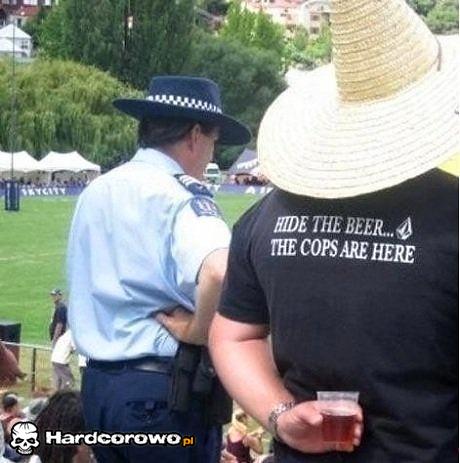 Schowaj piwo, gliny są wszędzie - 1