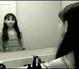 Dziewczyna i lustro